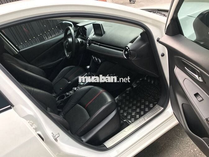 Mazda 2 sedan 2017 số tự động màu trắng