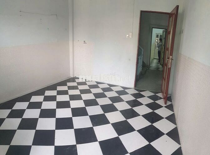 4x14m, 3 lầu. Mặt tiền Hàn Hải Nguyên, P2, Q11 (6PN, 3WC). Giá 18tr