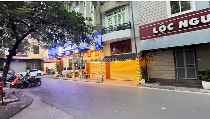 Cho thuê mặt bằng tầng 1 KĐT Yên Hòa( đường Trần Kim Xuyến tuyến hai)