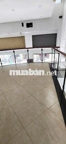 Cho Thuê Nhà Đường Hồ Bá Kiện, Quận 10 ( Ngang 6.5 Có Sân Rộng )