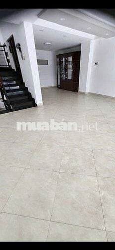 Cho Thuê Nhà Đường Hồ Bá Kiện, Quận 10 ( Ngang 6.5 Có Sân Rộng )