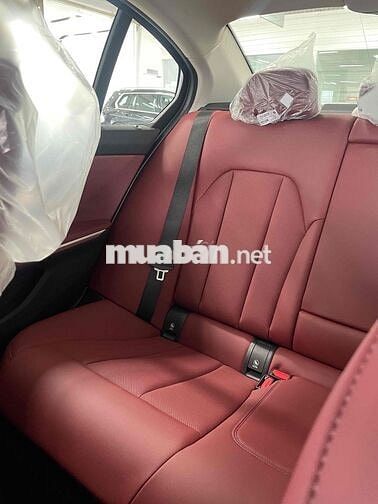 BMW 3 Series 2025 320i Sport Line NT Đỏ Trả Trước