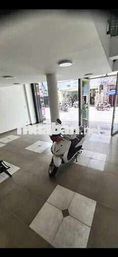 Cho Thuê Nhà Đường Hồ Bá Kiện, Quận 10 ( Ngang 6.5 Có Sân Rộng )