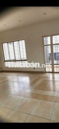 Cho Thuê Nhà Đường Hồ Bá Kiện, Quận 10 ( Ngang 6.5 Có Sân Rộng )
