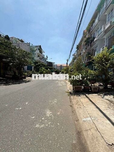 Nhà đường An Dương Vương diện tích 10 x 18 có 8 phòng giá 20 triệu