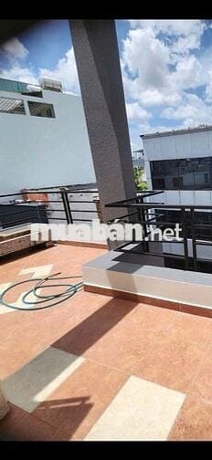 Cho Thuê Nhà Đường Hồ Bá Kiện, Quận 10 ( Ngang 6.5 Có Sân Rộng )