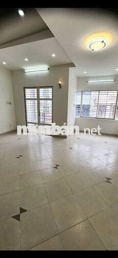Cho Thuê Nhà Đường Hồ Bá Kiện, Quận 10 ( Ngang 6.5 Có Sân Rộng )