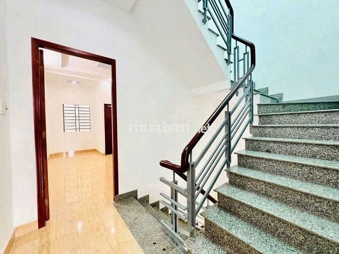Nhà mặt tiền đường Tân Chánh Hiệp 05, 4x16, 3 tầng, vị trí đẹp.