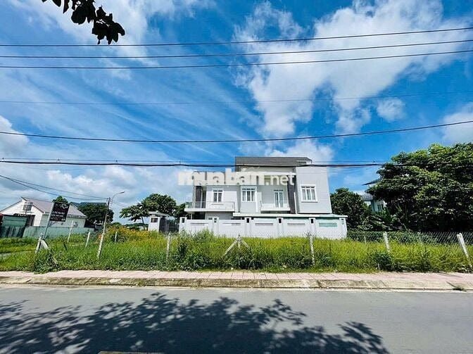 Chủ kẹt tiền bán lô đất góc 2 mặt tiền Thị Trấn Củ Chi 420 triệu, SHR