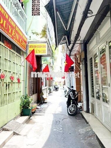 🍀 Nhà đẹp, 3x10 - 3 tầng đường Nguyễn Tiểu La, gái chỉ 12tr TL