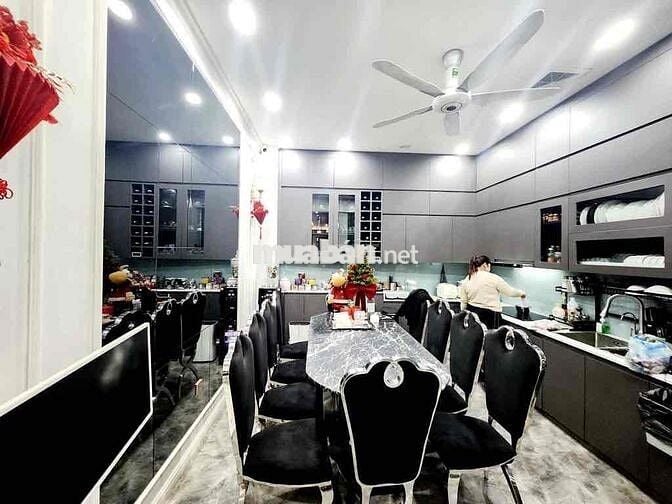 1 NHÀ RA OTO TRÁNH DÂN XÂYTÂM HUYÊT CÔNG NĂNG ĐẦY ĐỦ THIẾT KẾ HIỆN ĐẠI