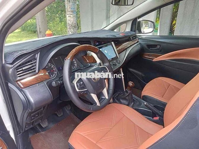 Toyota Innova 2019 2.0E - 900000 km
