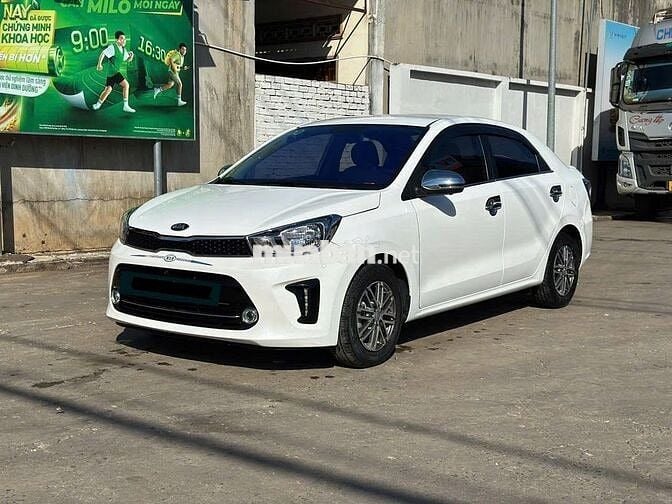Bán Kia Soluto 2021 deluxe số tự động màu trắng