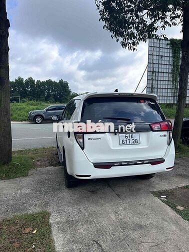 Toyota Innova 2019 2.0E - 900000 km