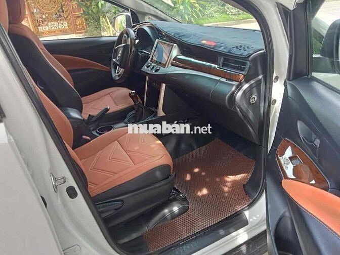 Toyota Innova 2019 2.0E - 900000 km