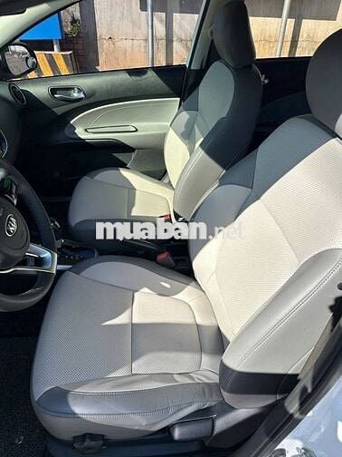 Bán Kia Soluto 2021 deluxe số tự động màu trắng