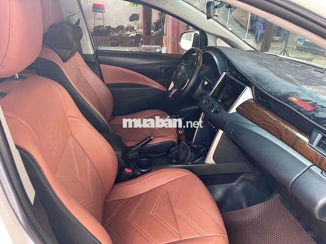 Toyota Innova 2019 2.0E - 900000 km