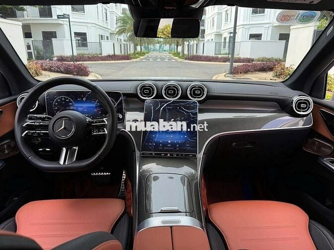 Mercedes Benz GLC Class 2025