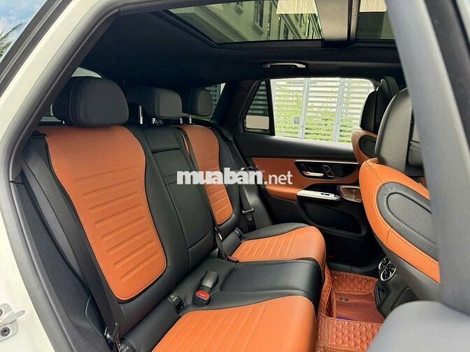 Mercedes Benz GLC Class 2025