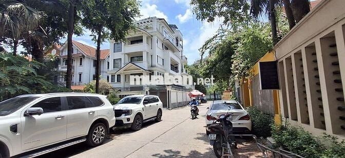 Cho thuê nhà liền kề Trung Hòa Nhân Chính, dt 100m2 x 7 tầng sàn thông