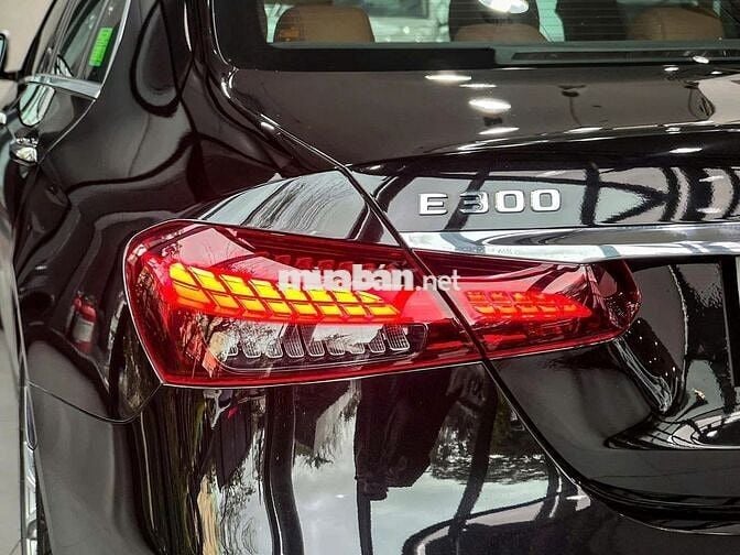 Mercedes Benz E Class 2025 E300 AMG