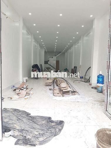 Cho thuê nhà mới xây 100% mặt tiền CMT8, p7. Dt. 4,5x24m 1t 3 lầu st
