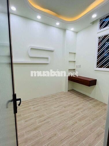 CHO THUÊ NHÀ:
TRỆT 1 LẦU VÀ SÂN THƯỢNG MỚI XÂY
HẺM 388 NGUYỄN VĂN CỪ