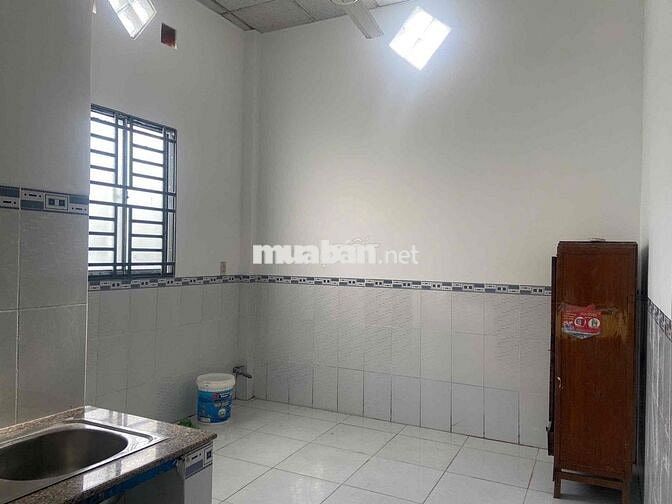 Cho thuê nhà trệt rộng 100m2 trục chính hẻm Nguyễn Văn Lịn