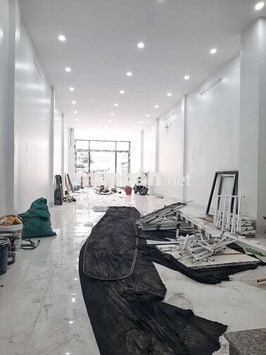 Cho thuê nhà mới xây 100% mặt tiền CMT8, p7. Dt. 4,5x24m 1t 3 lầu st