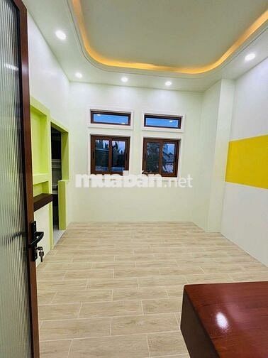 CHO THUÊ NHÀ:
TRỆT 1 LẦU VÀ SÂN THƯỢNG MỚI XÂY
HẺM 388 NGUYỄN VĂN CỪ