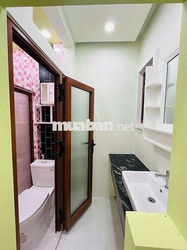 CHO THUÊ NHÀ:
TRỆT 1 LẦU VÀ SÂN THƯỢNG MỚI XÂY
HẺM 388 NGUYỄN VĂN CỪ