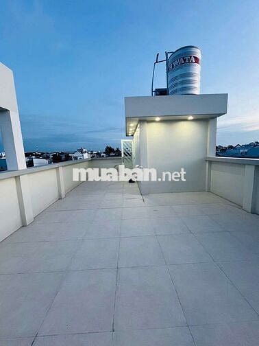 CHO THUÊ NHÀ:
TRỆT 1 LẦU VÀ SÂN THƯỢNG MỚI XÂY
HẺM 388 NGUYỄN VĂN CỪ