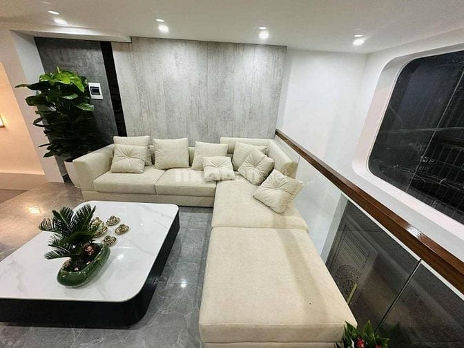 Nhà Đẹp Lô Góc, Thang Máy Minh Khai 30m, 7 tầng, mt 4m, giá 9.8 tỷ.