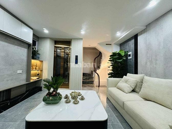 Nhà Đẹp Lô Góc, Thang Máy Minh Khai 30m, 7 tầng, mt 4m, giá 9.8 tỷ.