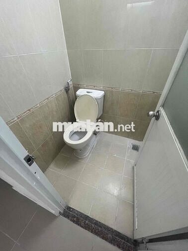 Cho thuê nhà mới sơn 4.2x11m đúc lừng 2pn 2wc