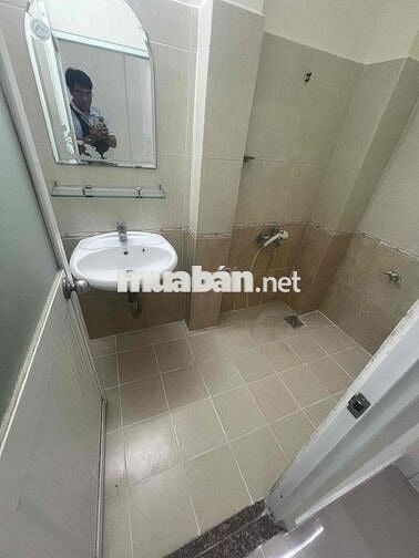 Cho thuê nhà mới sơn 4.2x11m đúc lừng 2pn 2wc