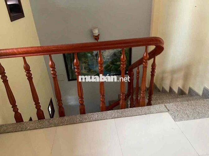 cho thuê nhà kiêt đinh tiên hoàng 2 phòng ngủ , 2 khu sinh hoat chung