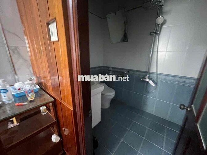 cho thuê nhà kiêt đinh tiên hoàng 2 phòng ngủ , 2 khu sinh hoat chung