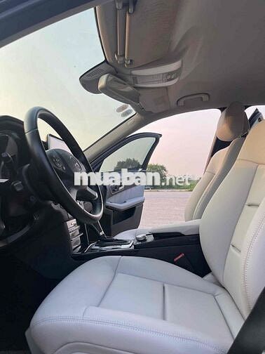 Mercedes Benz E Class 2010 E250 - 150000 km