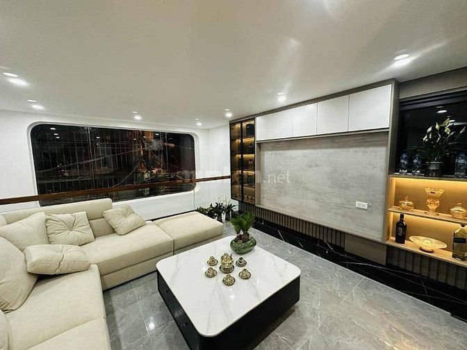 Nhà Đẹp Lô Góc, Thang Máy Minh Khai 30m, 7 tầng, mt 4m, giá 9.8 tỷ.
