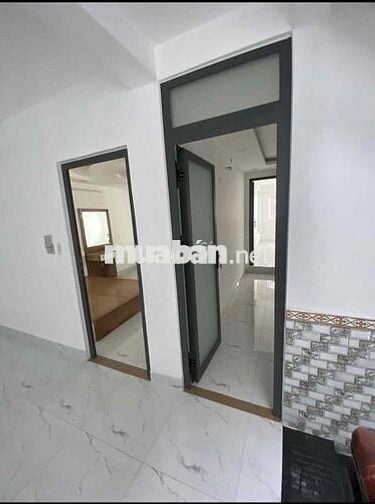 Nhà Căn Đôi Mới Đẹp Đường Lạc Long Quân, DT: 7x18m, 3lầu