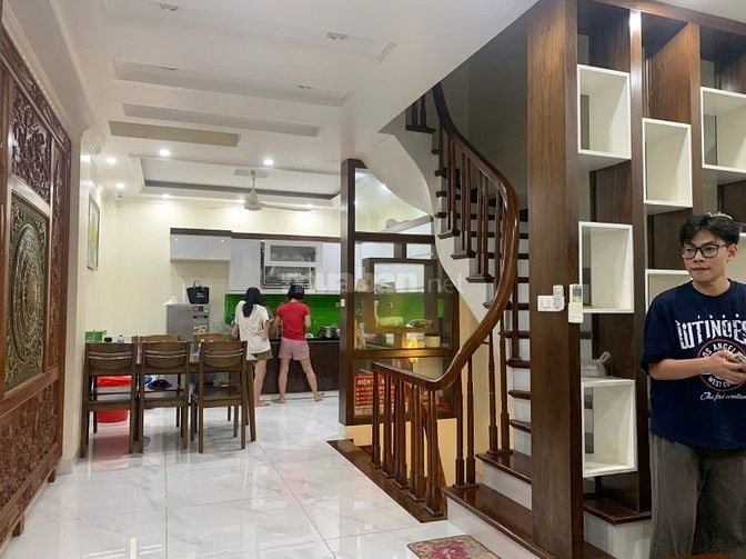 Bán nhà Nguyễn Đình Thi, 70m2, 4 tầng, ngõ thoáng, gần hồ, ở luôn