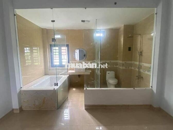 Bán gấp nhà 3 lầu mặt tiền đường giáp làng đại học Quốc Gia TPHCM
