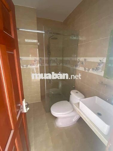 Bán gấp nhà 3 lầu mặt tiền đường giáp làng đại học Quốc Gia TPHCM