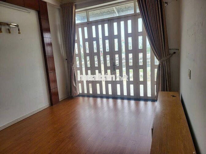 Cho thuê nhà giá rẻ đường 10m ô tô đậu cửa Tân thới hiệp ,Q12