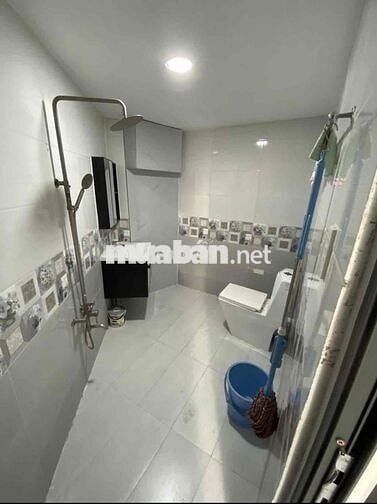 Nhà Căn Đôi Mới Đẹp Đường Lạc Long Quân, DT: 7x18m, 3lầu