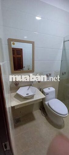Bán gấp nhà 3 lầu mặt tiền đường giáp làng đại học Quốc Gia TPHCM