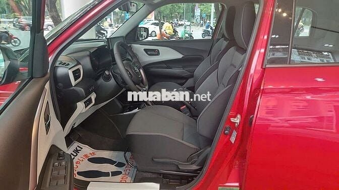 Suzuki Swift 2025 màu đỏ giao ngay, Bán xe trả góp