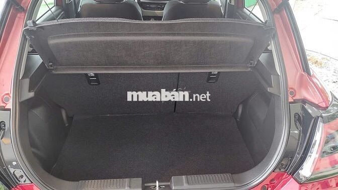 Suzuki Swift 2025 màu đỏ giao ngay, Bán xe trả góp