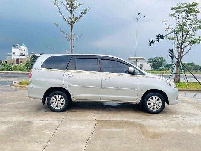 Toyota Innova 2009 G - 240747 km